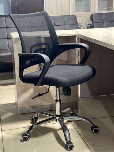 Компьютерное кресло "Chairman" современное, компактное и