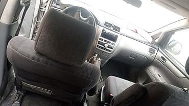 sprinter 4 4: Toyota Avensis Verso: 2004 г., 2 л, Ручные, Бензин, Минивэн — 6