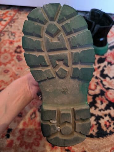 трекинговые ботинки: Сапоги на девочку с мехом.29 размер(5-6) лет. г Ош — 3