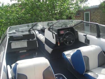 кара суу базары аренда: Катер Bayliner с сине-белой отделкой. Оборудован ветровым стеклом — 2