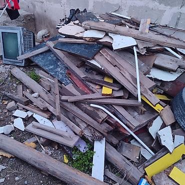 Опилки: Отдам древесный стройматериал на разбор: смесь досок, брусков и реек — 2