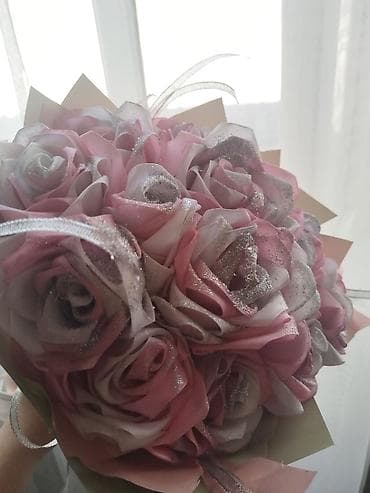 эски кийим: 💐 Небольшой, но эффектный букет из атласных роз — в наличии! Сделан — 2