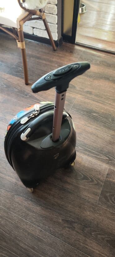 сумка для школы: Продается!,чемодан состояниеена фото Качественный и жёсткий. молния — 5