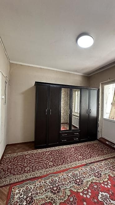 комнаты с подсилением: Комната с балконом в жилой квартире. - Площадь: просторная — 3