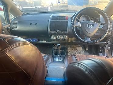 motor cycle: Honda Fit: 2002 г., 1.5 л, Вариатор, Бензин, Хэтчбэк — 6