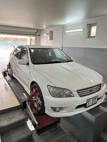 Toyota Altezza: 2002 г., 2 л, Автомат, Бензин, Седан at lalafo.kg Toyota Altezza: 2002 г., 2 л, Автомат, Бензин, Седан