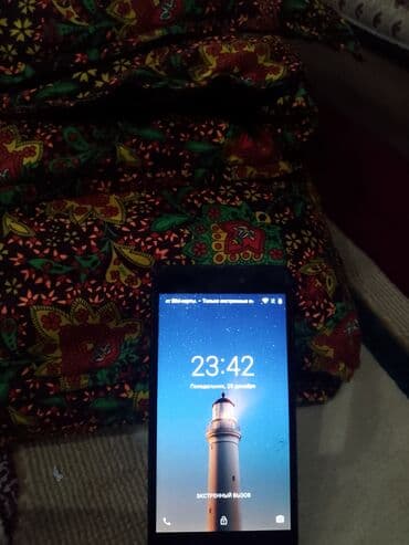 андроид мониторы: Смартфон на Android с сенсорным экраном около 5 дюймов. На фото видно — 1