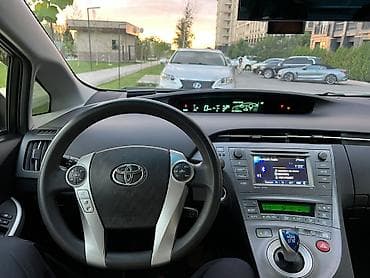 ден сояпина: Toyota Prius: 2015 г., 1.8 л, Вариатор, Гибрид, Хэтчбэк — 10