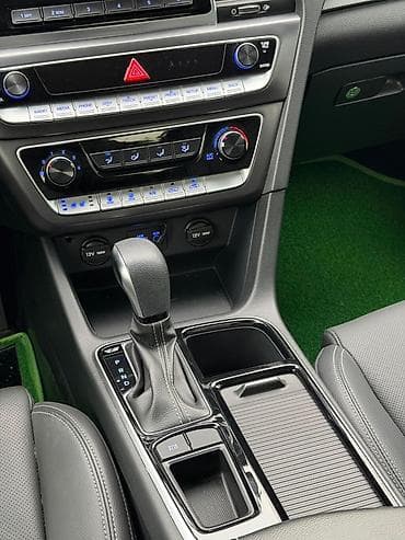 Hyundai Sonata: 2021 г., 2 л, Автомат, Газ, Седан — 2