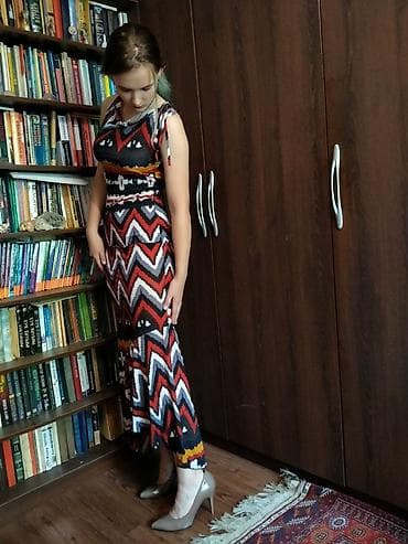 Жеке буюмдар: Красивое, яркое, притягательное платье. Размер S, на высокую девушку — 5