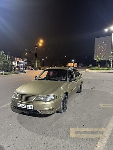 бампер на lx470: Седан золотистого цвета с киргизскими номерами 06 KG 412 ARQ. Кузов — 2