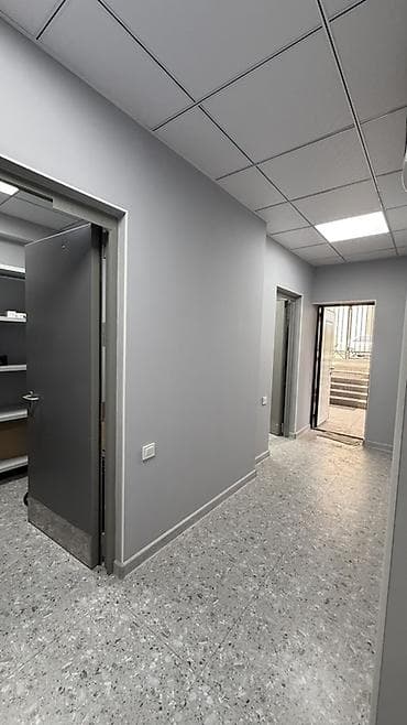 4 bedroom: Аренда офисов, 35 м², В жилом комплексе, С отдельным входом — 3