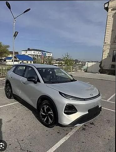 серебристая: Электромобиль кроссовер (серебристый кузов) Changan Qiyuan Q05 2026 — 1