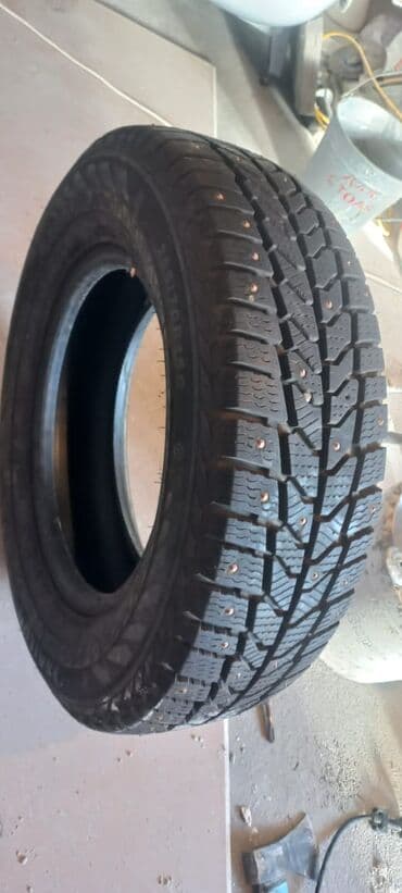 купить шипы для шин: Продаются 2 зимние шины с шипами. Характеристики: - Тип: зимние — 4