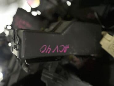 продаю дом: Петли капота Toyota, Б/у, Оригинал — 17