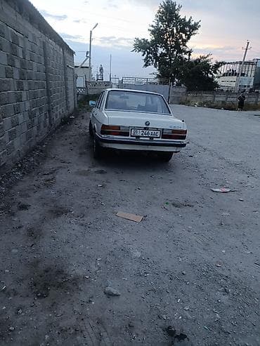 Транспорт: BMW 520: 1983 г., 2 л, Механика, Бензин, Седан — 3