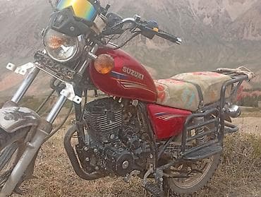 Мотоцикл Suzuki, дорожный/универсальный класс, красный цвет