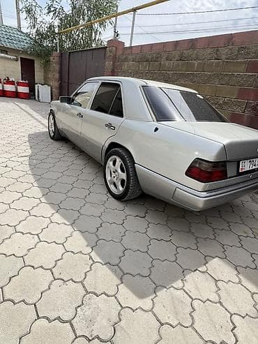 Mercedes-Benz E-Class: 1991 г., 2.3 л, Механика, Бензин, Седан