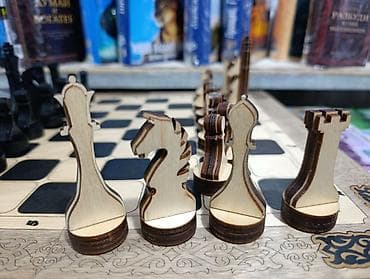 стеклянные шахматы: Деревянные шахматы с резными элементами и фигурками ручной работы - — 3