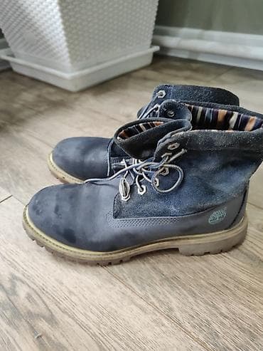 кат обувь: Две пары обуви. 1)1000сом Ботинки Timberland, темно‑синие. - — 2