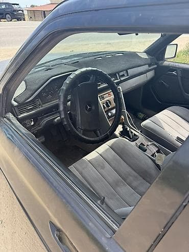 бар авто: Mercedes-Benz W124: 1989 г., 2 л, Кол менен иштөөчү, Бензин, Седан — 3