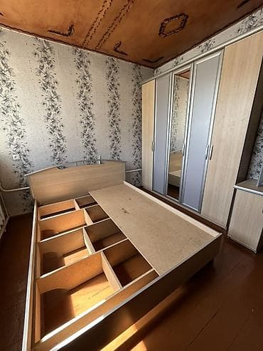 камод плосмаса: Кровать 160x200, шкаф 230х195х55 туалетный столик и комод в новом — 5