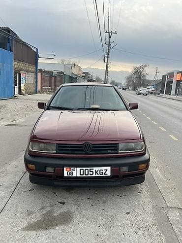 altezza капот: Volkswagen Vento: 1993 г., 1.8 л, Механика, Бензин, Седан — 2