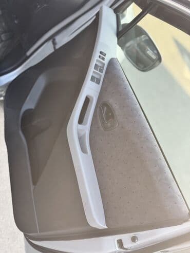 обмен дом на авто: Toyota Vitz: 2009 г., 1 л, Автомат, Бензиновая, Хэтчбэк — 8