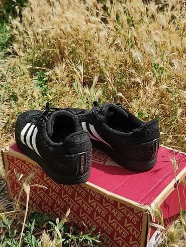 кийит: Эркектердин кроссовкасы, 42.5, Adidas, Колдонулган, түсү - Кара — 2