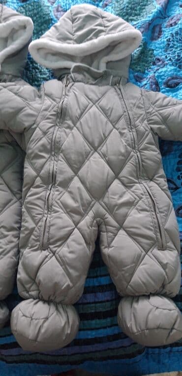 пальто детское демисезонное: Почти новая каждая по 1300сом .от 3 до 9 мес — 1