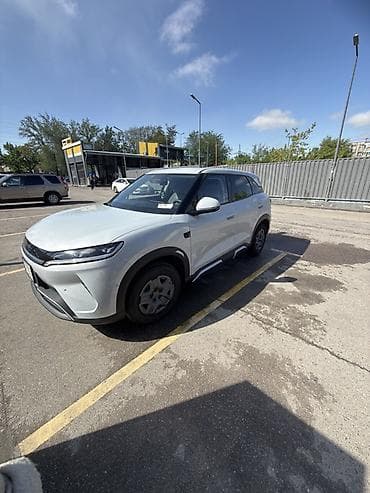 bid e5: BYD Yuan Up: 2025 г., 5.5 л, Вариатор, Электромобиль, Кроссовер — 3