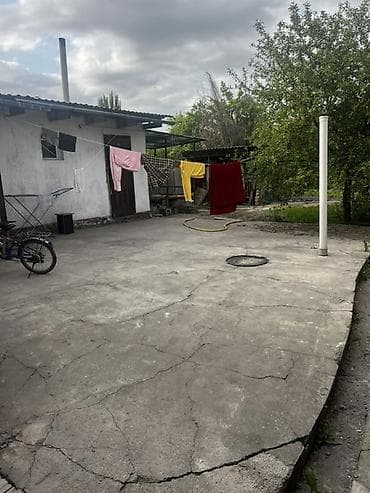 гараж без места: Дом в центре Новопокровка участком 8 соток фактически 12 По первой — 2