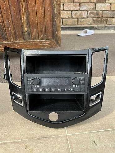 sound system: Автомобильная центральная консоль с встроенной штатной аудиосистемой — 1