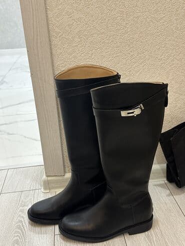 сапоги из натурального меха и кожи: Высокие женские сапоги из черной гладкой кожи. - Классический прямой — 2