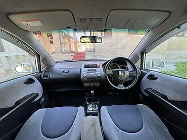 Продажа авто: Honda Fit: 2002 г., 1.3 л, Автомат, Бензин, Хэтчбэк — 9