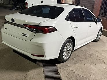 противен: Toyota Corolla: 2022 г., 1.8 л, Вариатор, Гибрид, Седан — 5
