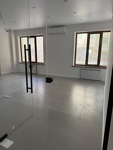 аренда под общепит: Аренда офисов, 135 м², В жилом комплексе, С отдельным входом, С отдельным сан узлом, С системой безопасности — 1