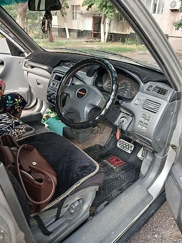 1995: Honda CR‑V, правый руль, интерьер первого поколения (примерно конец — 1