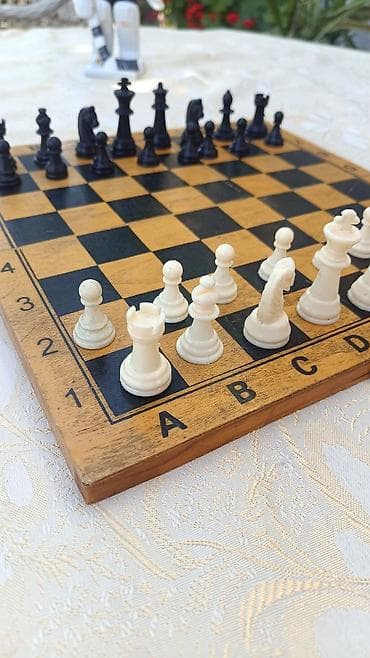 Шахматы: Шахматы советские с доской-футляром - Классический набор: 32 фигуры — 3