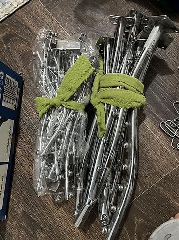 Торговое оборудование: Вешалки 15шт за 150 сомов Цеполка для вешей более 20 шт 300 сомов — 1