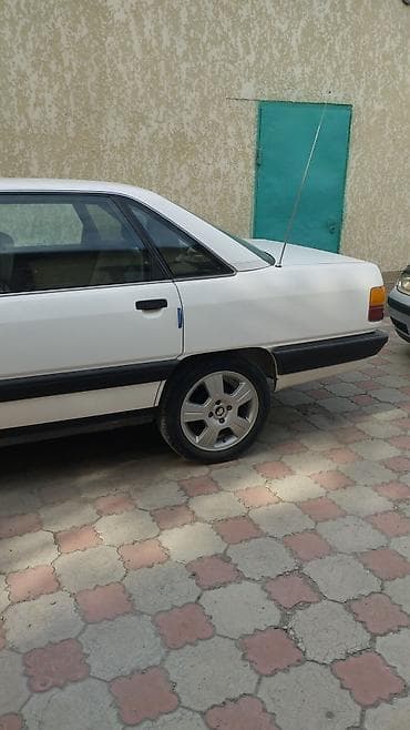 Продажа авто: Audi 100: 1990 г., 1.8 л, Механика, Седан — 2