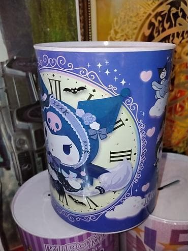 персоны: Копилка-банка с крышкой-щелью и ярким аниме-дизайном Kuromi (Sanrio) — 1