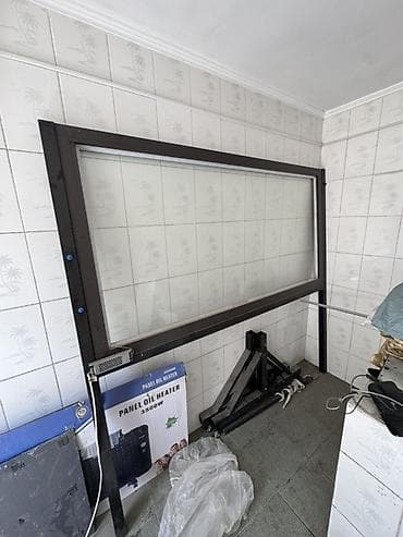 Прозрачный интерактивный сенсорный экран на мобильной стойке Нужна