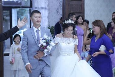 Продаю свадебное платье цвет айвори, размер 42-44, надо делать