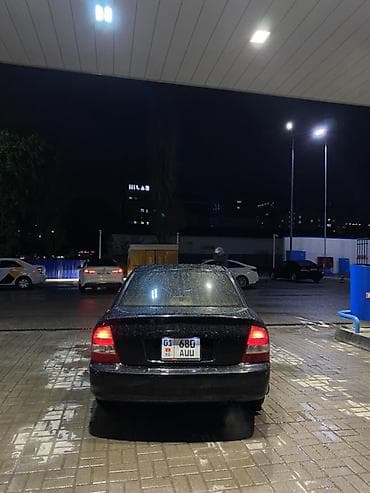 лампа керосиновая: Седан черного цвета, компактный и экономичный. Кузов 4-дверный — 4