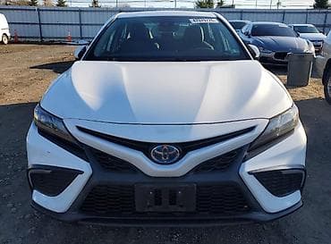 Toyota Camry: 2021 г., 2.5 л, Автомат, Гибрид, Седан