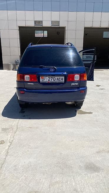 байд машина: Toyota Picnic: 2000 г., 2 л, Кол менен иштөөчү, Бензин, Вэн/Минивэн — 2