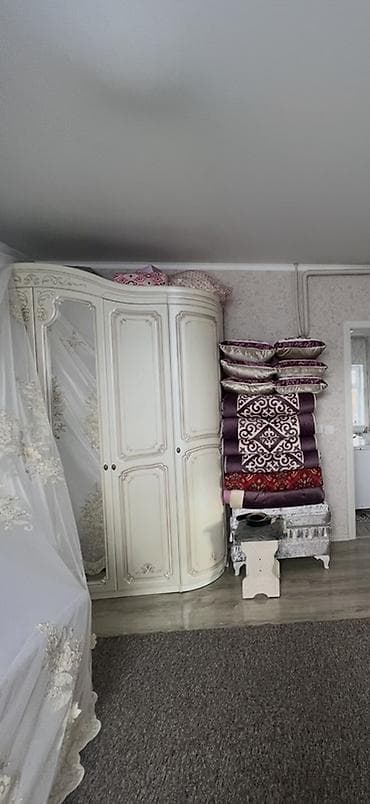 Эмерек гарнитурлары: Уктоочу бөлмө гарнитуру, Колдонулган, Эки кишилик керебет, Комод, Трюмо, Өзү алып кетүү, түсү - Саргыч боз — 3