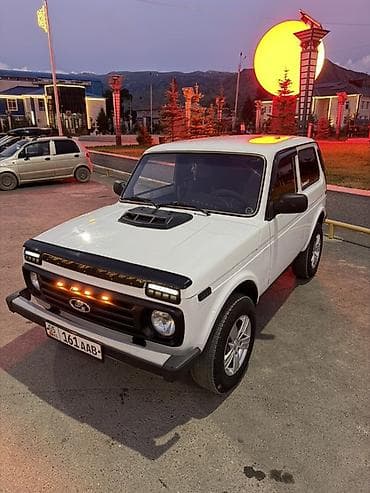 машина жыгули: ВАЗ (ЛАДА) 4x4 Niva: 2010 г., 1.7 л, Кол менен иштөөчү, Бензин, Жол тандабас — 5