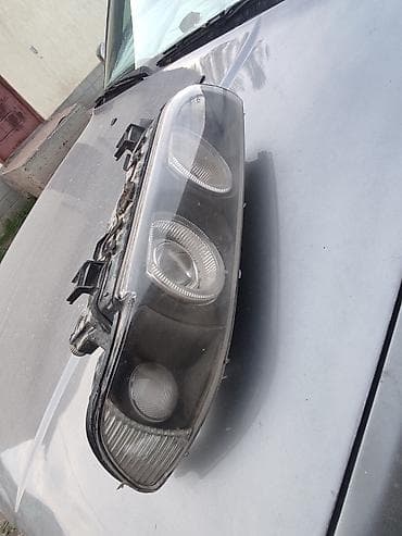 diska r13: Передняя правая фара BMW 2003 г., Б/у — 1